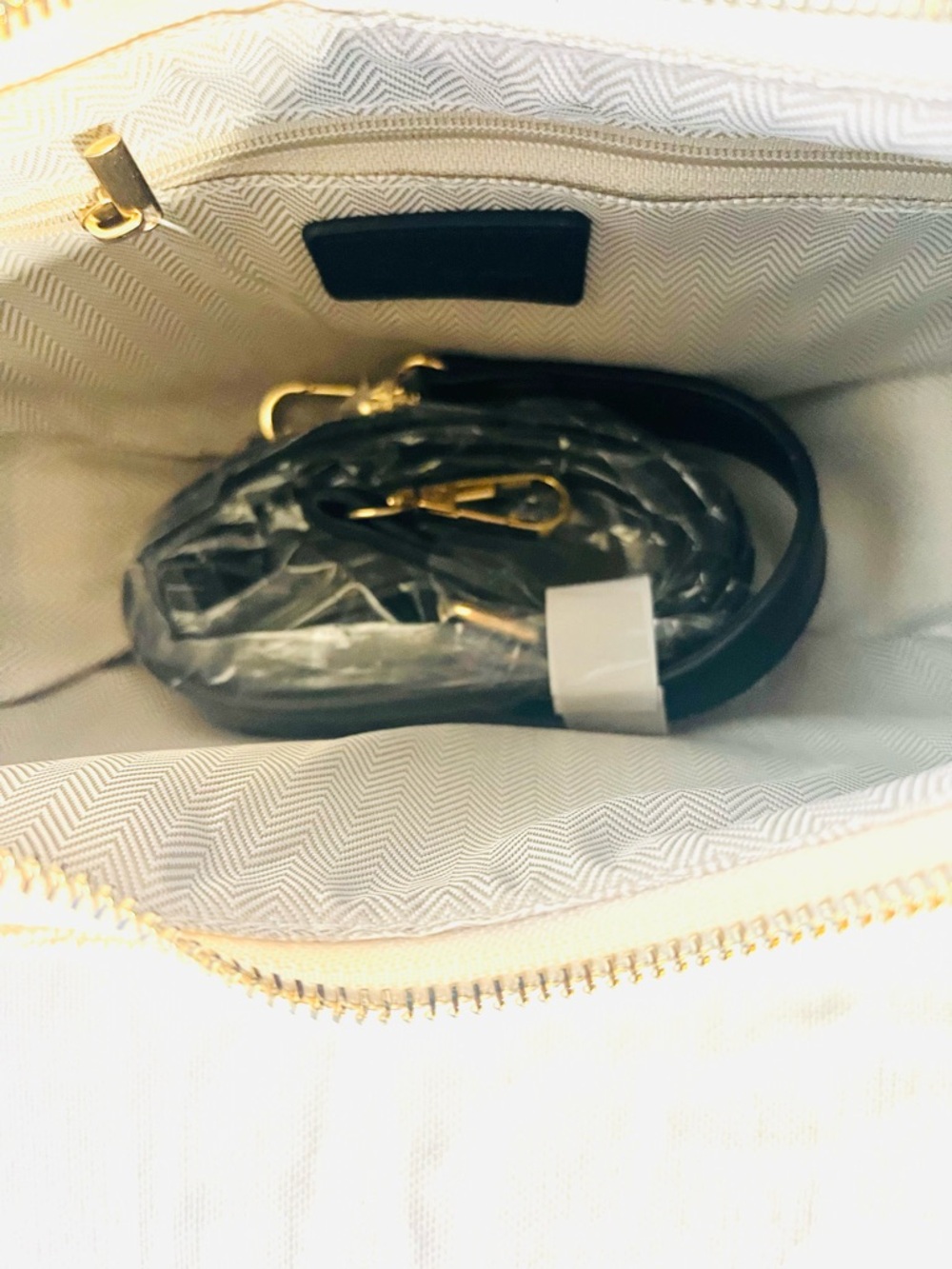 Two-Tone Crescent Bow Tie Crossbody HandBag — Black & Cream - Picture 8 of 14